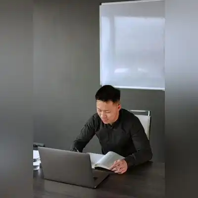 韩麟春